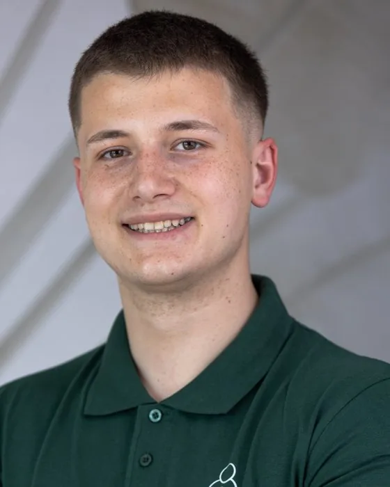 Stefan — terapeut, Majstor za Leđa